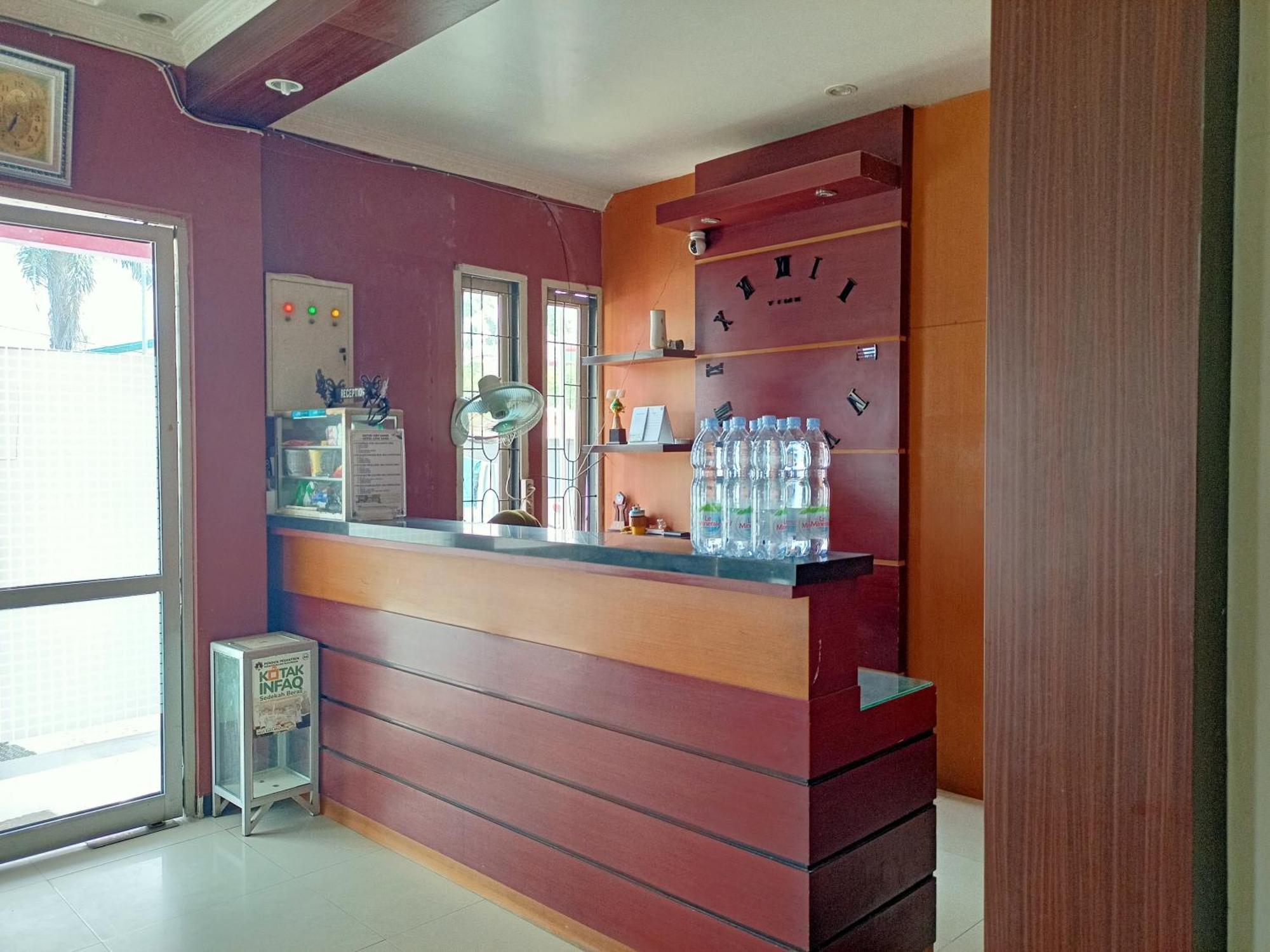 Oyo 92098 Kost Orange Syariah Jongaya Exterior foto