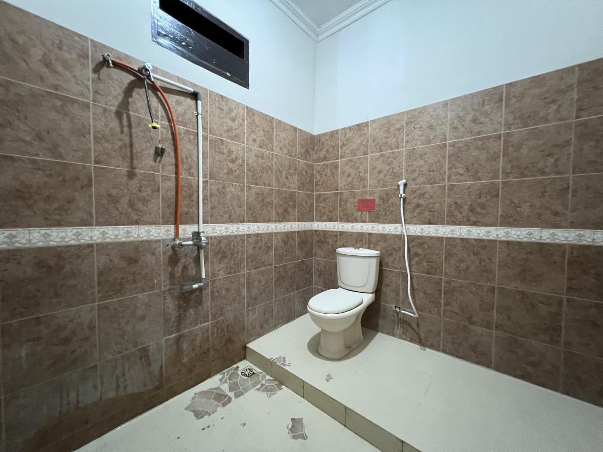 Oyo 92098 Kost Orange Syariah Jongaya Exterior foto